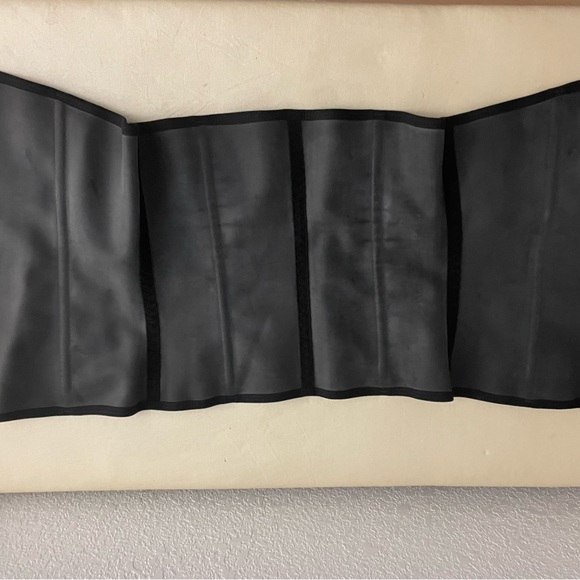 Cocoon 1512 Colombian Latex Girdle 2 Rows of Hooks - Picture 3 of 10